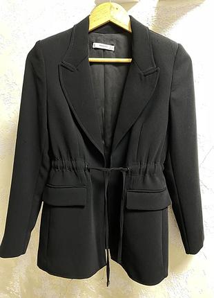 Жіночій піджак бренду mango