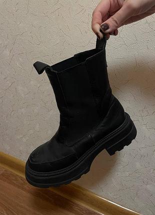 Продам натуральные зимние ботинки челсы