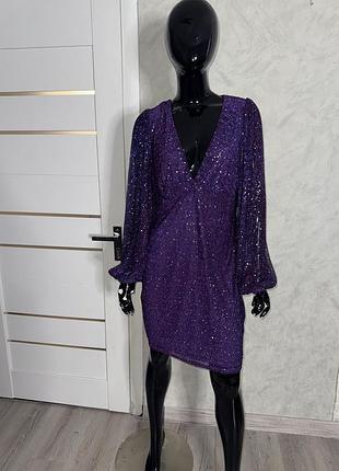 Сукня з довгими обʼємними рукавами