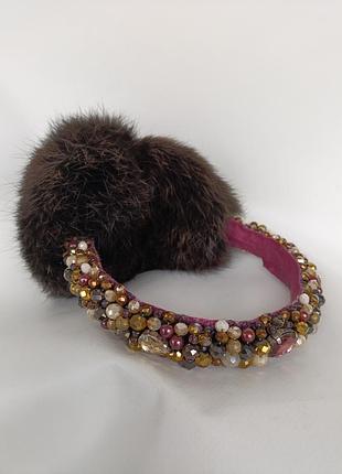 Зимние меховые наушники бежевые с хрустальными бусинами   корона  стиль дольче  габбана