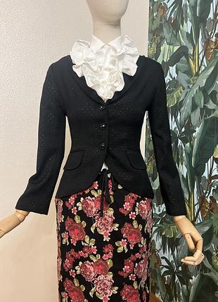 Жіночний чорний жакет фрак по фігурі