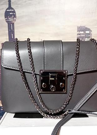 Жіноча сумочка borse in pelle, натуральна шкіра,на 2 відділення стан нової на 100 %, країна виробник італія 17/27/9, колір сірий