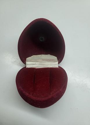 Оксамитова коробочка для ювелірних прикрас