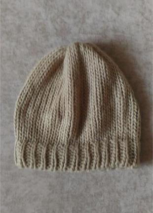 Бежева пудрова шапка
