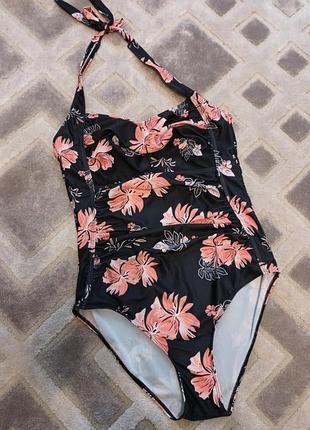 Слитный утягивающий купальник размера л