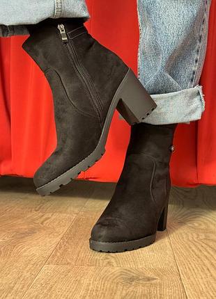 Женские зимние ботинки ботильоны на каблуке еко замша замшевые
