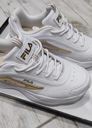 Білі кросівки жіночі