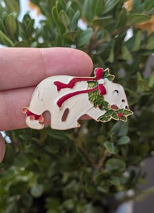 Белый полярный мишка брошь рождественский медведь омела красный бантик значок merry christmas bear новый год зимня брошка