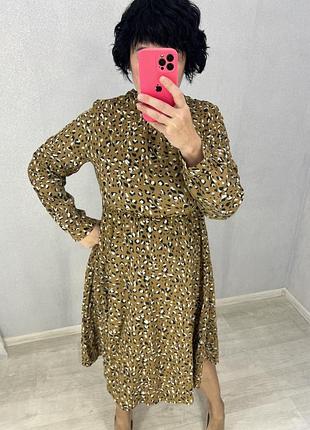 Гарна сукня плаття