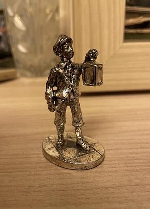 Олов'яна статуетка  хлопчик англія