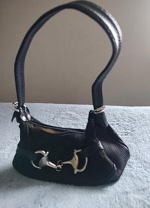Жіноча маленька чорна сумочка