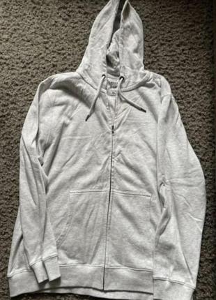 Серая кофта с замком и капюшоном