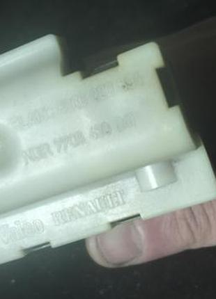 Замок крышки багажника