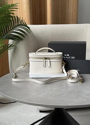 Сумка біла з ремінцем та ручкою