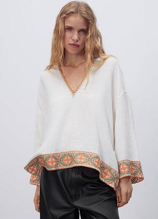 Блуза из хлопка с вышивкой zara.