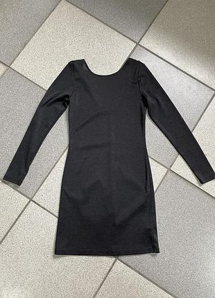 Маленьке чорне платтячко