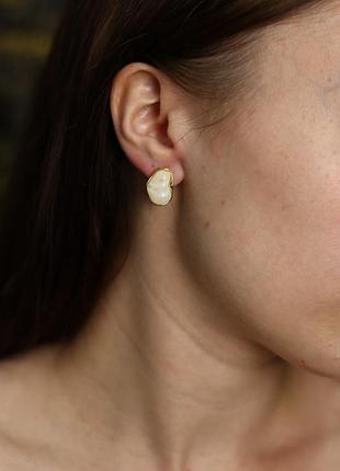 Пуссеты женские с жемчугом в золотом цвете