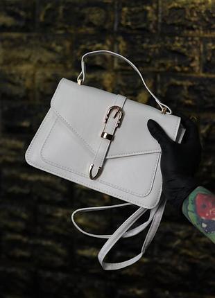 Сумка женская в белом цвете. штучка кожа.