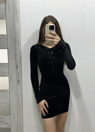Чорна велюрова сукня з шнурівкою на декольте, плаття з завʼязками y2k goth alt