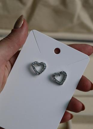 Пуссеты женские сердца с камушками в золотом и семребренном цвете