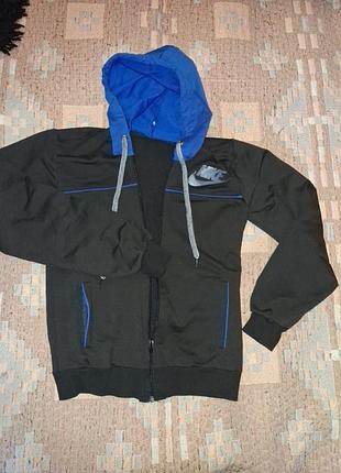 Худи на мальчишке на молнии