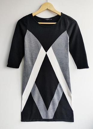 Женское облегающее трикотажное платье