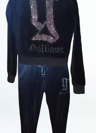 Женский костюм фирменный двойка. galliano.