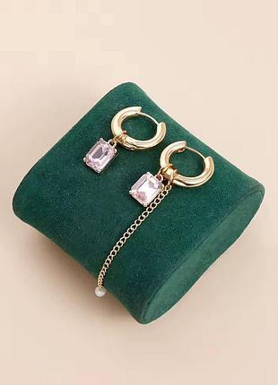 Серьги золотистые с розовым камнем и цепочкой