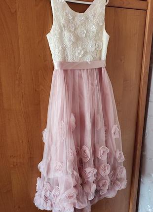 Платье праздничное на девушку