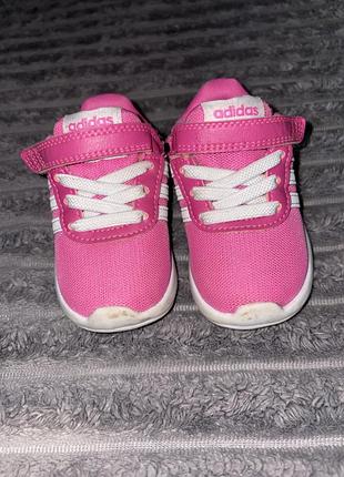 Дитячі кросівки для дівчинки