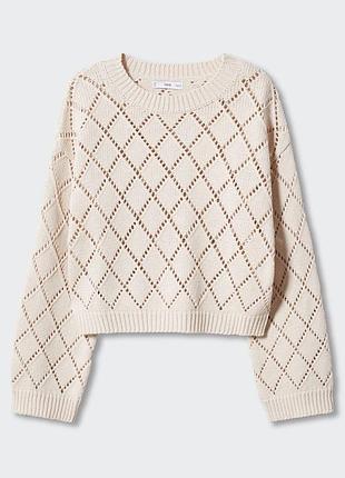 Бежевый свитер