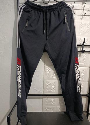 Спортивные штаны на мальчика 9-13 лет рост 146- 158 см. синие с красными вставками.