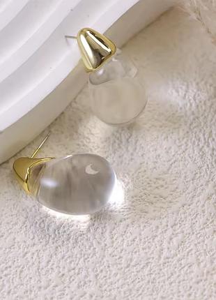 Серьги в форме объемных прозрачных капель﻿