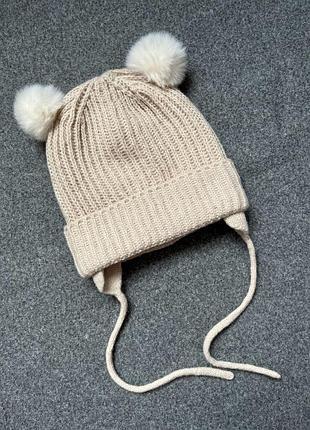 Тепла вʼязана дитяча шапка на флісі з бубонами та завʼязками sinsay на дівчинку 3-4 роки