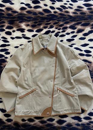 Бежева куртка max mara з коричневою шкіряною обробкою