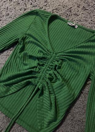 Кофтинка в гарному зеленому кольорі