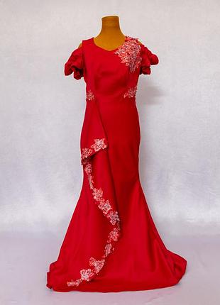 Роскошное карнавальное платье по шлейфу, нашивкам и расшитое бусинами 📍размер l-xl (мерки в описании)