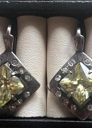 Срібні сережки жіночі з натуральним каменем