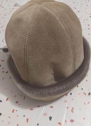 Женская кожаная шапка