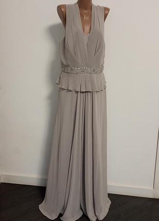 Длинное платье с камнями