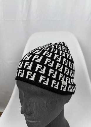 Шапка fendi