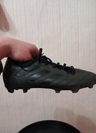 Футбольные бутсы adidas
