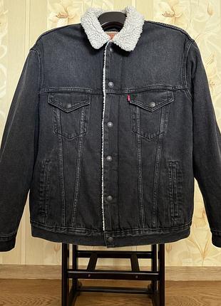 Джинсовая зимняя куртка фирмы levis