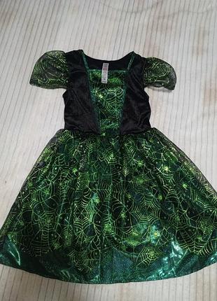 Сукня для дівчат в хорошому стані.