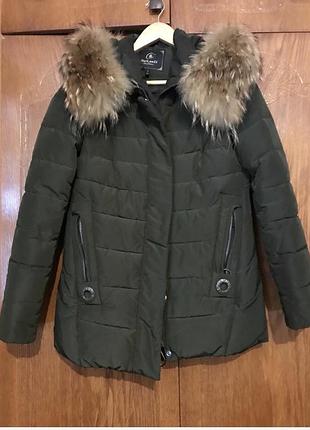 Куртка жіноча, зимова, наповнення тінсулейт, капюшон оздоблений натуральним хутром, розмір s