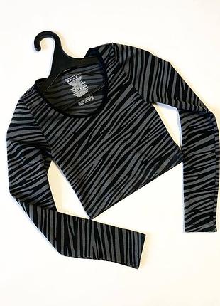 Кроп-топ primark - женский
состояние 5/5, как новый - без дефектов.
размер xs - плотно садится по фигуре, эластичный и удобный.