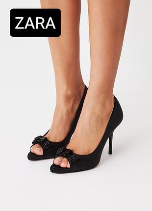 Туфли женские босоножки черные сатиновые на высоком каблуке с камнями от бренда zara 40