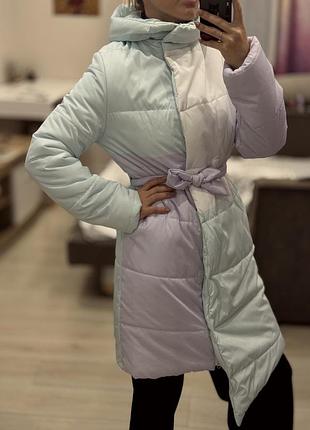 Довго жіноча куртка. асиметрична куртка. жіночий пуховик. тепла зимова жіноча куртка. довге зимове пальто. асиметричний пуховик. об’ємна куртка