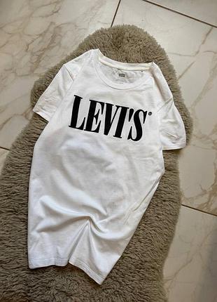 Жіноча футболка з нових колекцій від levi’s