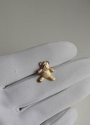 Маленькая брошь пин мишка